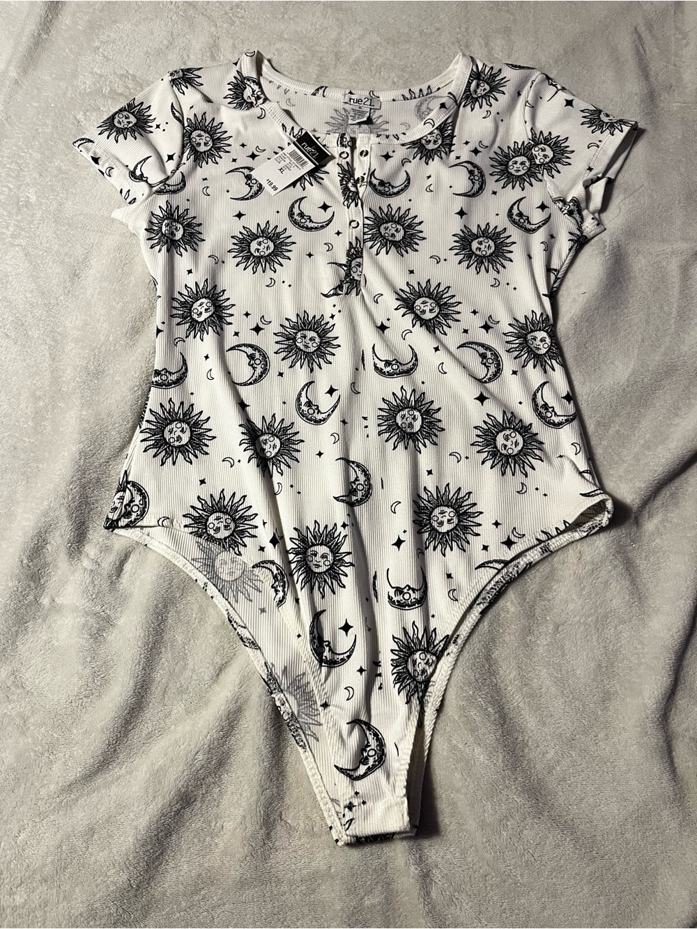 Rue21 White Ribbed Sun & Moon Print Bodysuit